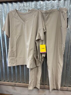 Women’s Khaki Scrub Set - W123 Top & Pants 2XL/ 2XLPant